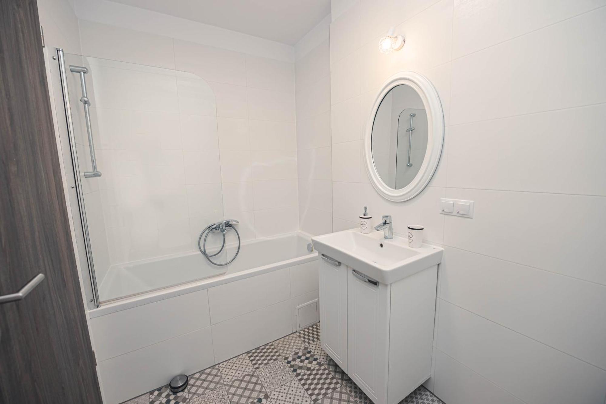 White Mood Apartment 2 Брашов Екстериор снимка